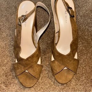 Nine West Tan Suede Criss-Cross Open Toe Buckle Strap Sandal Size 7
